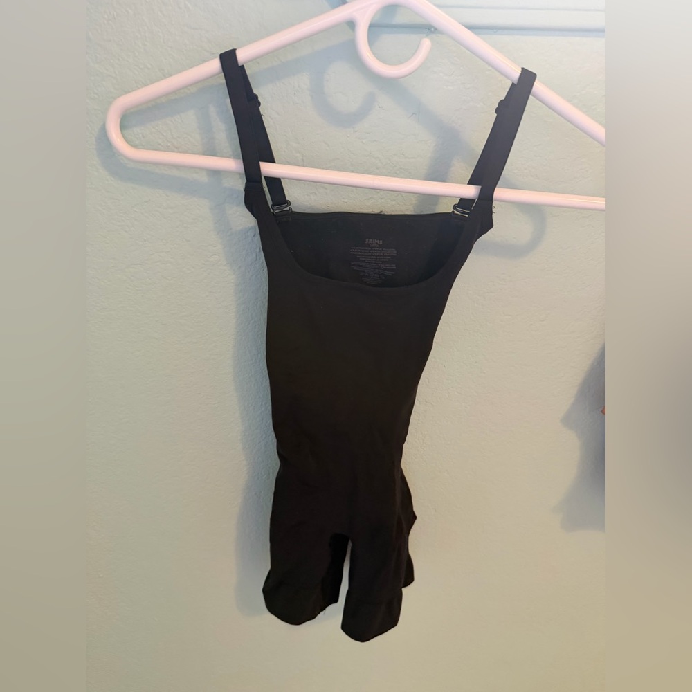SKIMS Woman Black Bodysuit